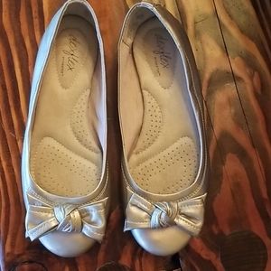 Women's silver flats